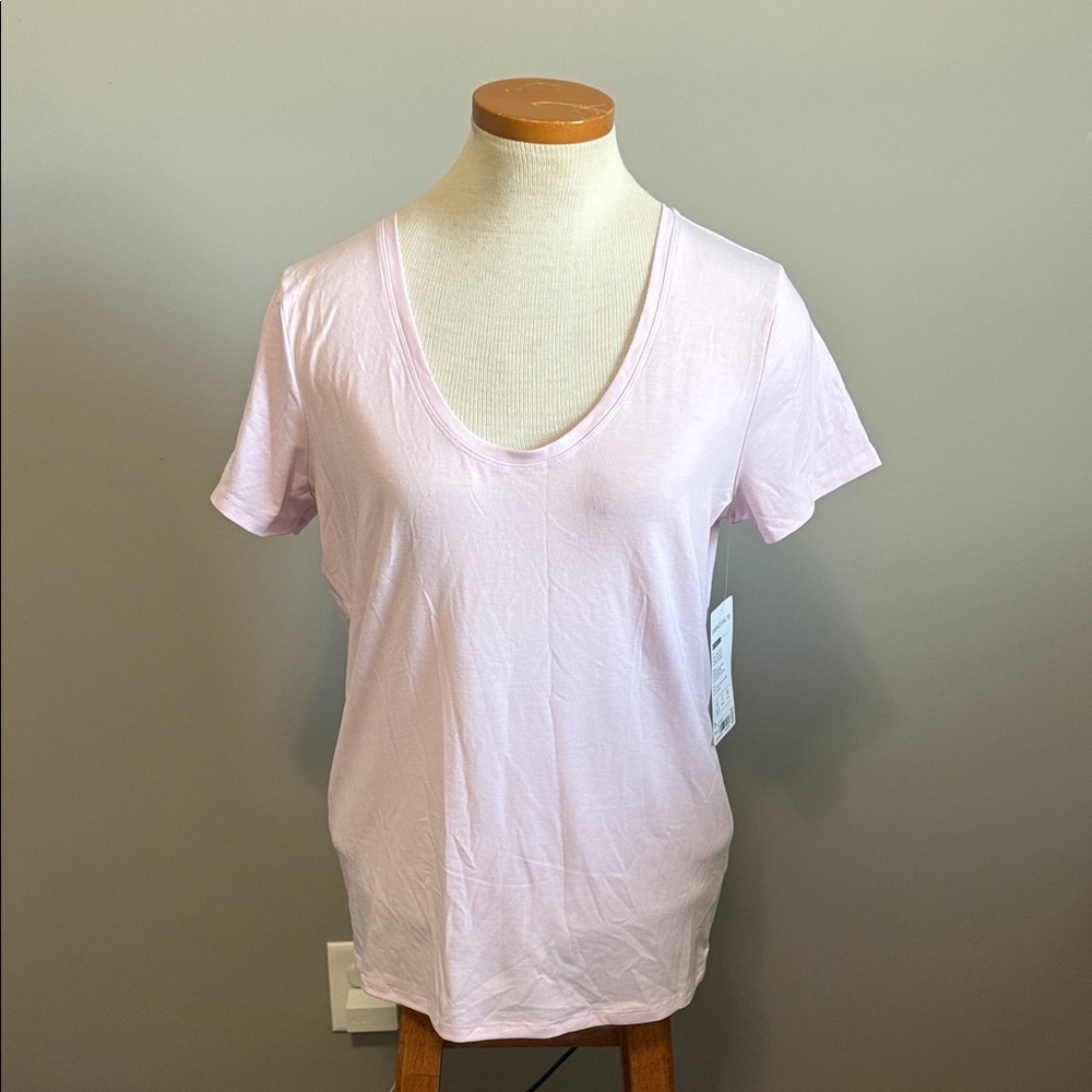 NWT!! Athleta - Essence Vital Tee - Size Medium - Light Pink